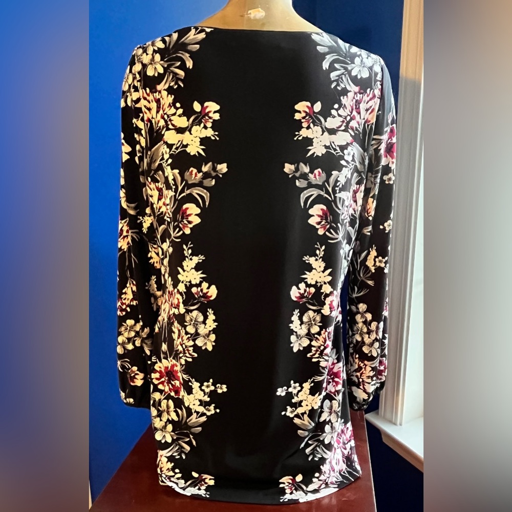 White House Black Market Long-sleeved black and floral blouse Size M - Picture 9 of 9